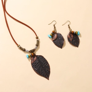 Parure de bijoux bohème vintage avec pendentifs feuilles, perles turquoise et daim marron