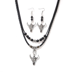 Parure bohème avec collier double rang tête de taureau et boucles d'oreilles