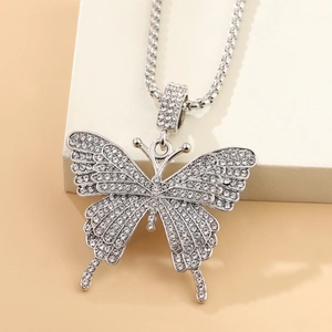 Collar con colgante de mariposa brillante de diamantes de imitación para moda callejera