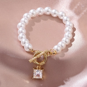 Elegant Women Faux Artificial Pearl Bracelet Zinc Alloy Gold Plated Square Zirconia Pendant OT Toggle Clasp Fashion Jewelry For Daily Party