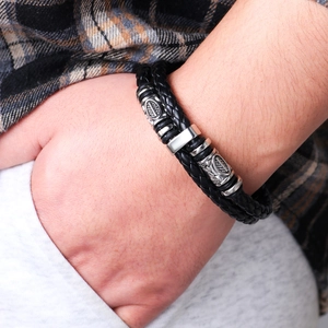 Bracelet double couche en cuir tressé noir pour homme avec fermoir magnétique vintage