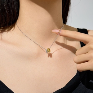 Detailed view of bicolor S925 silver necklace featuring interlocking textured rings on model
