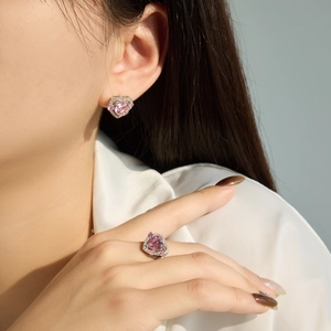 Schmuckset aus S925 Sterlingsilber mit rosa Herzsteinen, bestehend aus Ohrringen und Ring