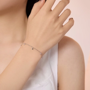 Bracelet en argent S925 avec pendentifs cœur et zircons roses pour femme au poignet
