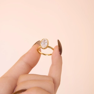 S925 sterling silver ring with oval emerald-cut clear gemstone and thin golden band