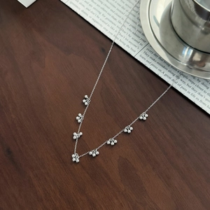 Elegant S925 sterling silver cherry bead necklace with minimalist chain design