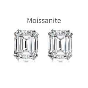 Orecchini a perno classici in argento S925 e moissanite taglio smeraldo con quattro griffe