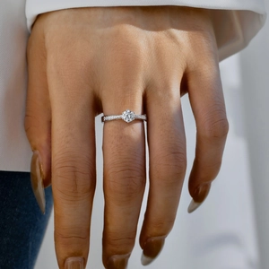 Elegant S925 sterling silver ring with a 0.5 carat moissanite diamond on a female hand