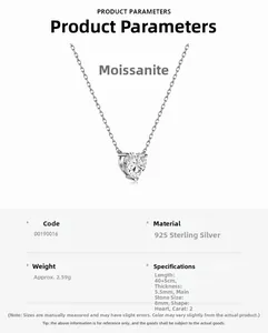 Vue macro du pendentif moissanite cœur 2ct sur monture en argent sterling 925