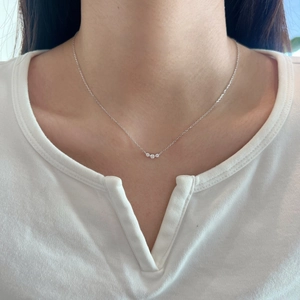Elegant S925 sterling silver necklace featuring three sparkling gems on a thin silver chain