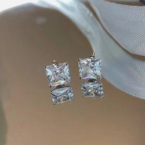 Elegant 925 sterling silver square cut princess stud earrings with sparkling cubic zirconia