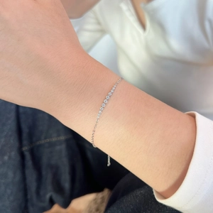 Elegant S925 sterling silver smile bracelet with row of round brilliant moissanite diamonds