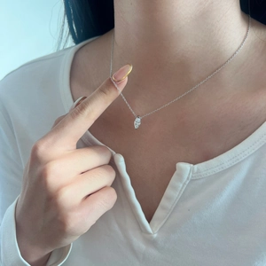 Élégant collier en argent sterling S925 avec pendentif moissanite marquise de 1 carat