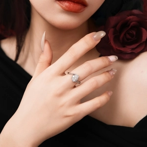 Elegant S925 sterling silver ring with a 3-carat oval moissanite diamond for women