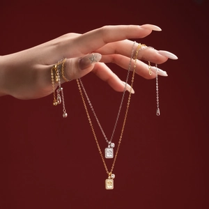 S925 silver mahjong pendant necklace with square zirconia inlay and Yue character