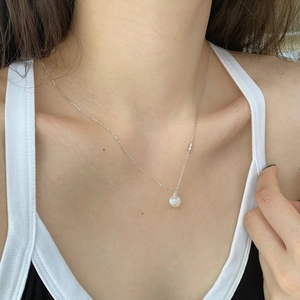 Collier minimaliste en argent S925 avec pendentif en pierre de lune synthétique arc-en-ciel