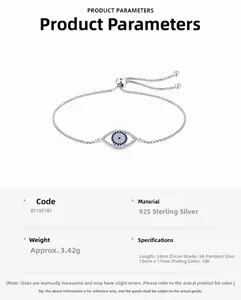 Gros plan du bracelet Mauvais Œil en argent 925 avec zircons bleus et placage en or 18 carats
