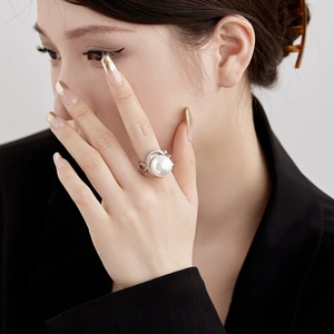 Luxurious S925 sterling silver ring featuring a large pearl and bow zircon accents