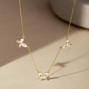 Collier papillon en argent sterling S925 doré avec cristaux de zircon taille marquise