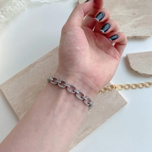Elegantes S925 Sterling Silber Armband mit Zirkonia-besetztem Schweinenasen-Gliedern