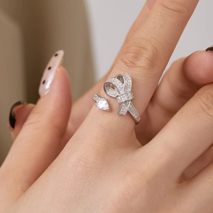Detailed close-up of S925 silver bow ring featuring sparkling zircon and pear-cut stone