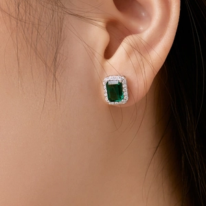 Boucles d'oreilles en argent S925 avec zircon vert taille émeraude et halo chic