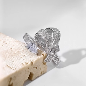 Elegant S925 sterling silver bow ring with sparkling zircon and pear-shaped stone