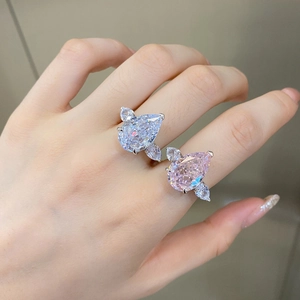 Bague élégante en argent 925 avec pierre rose taille poire et accents latéraux