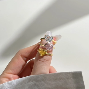 Three-piece S925 silver heart-cut rings set with white, pink, and yellow zircons