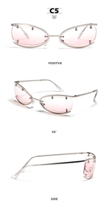 Tre viste di occhiali da sole Y2K argento con lenti rosa sfumate e montatura in metallo