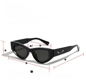 Tabella dimensioni dettagliata per occhiali da sole cat eye neri con borchie a cuore