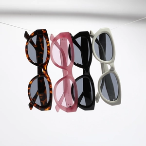 Vintage Cat Eye Square Sunglasses For Women Fashion PC Frame Rivet Decoration UV400 Protection Sunshades Outdoor Travel Eyewear