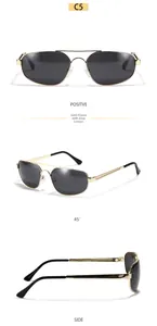 Détail de lunettes aviateur à double pont doré avec verres gris foncé et style Y2K