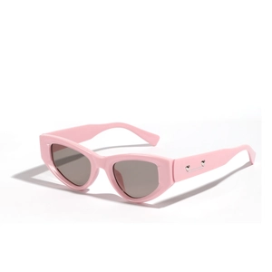 Occhiali da sole cat-eye retrò rosa con rivetti d'argento a forma di cuore
