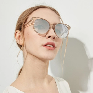 Classic round retro sunglasses with oversized champagne transparent frames for women