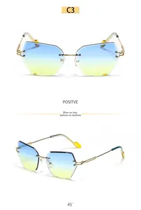 Vue détaillée de lunettes de soleil sans bord à verres dégradés bleu-jaune et monture dorée