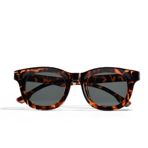Lunettes de soleil rétro carrées en écaille de tortue avec monture épaisse et verres foncés