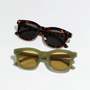 Lot de lunettes de soleil carrées rétro avec montures écaille et vert olive cristal