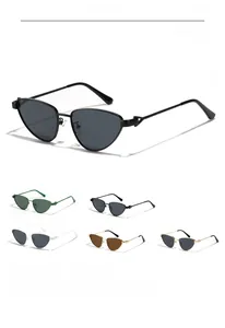 Détail macro de lunettes de soleil œil de chat rétro avec 5 options de couleurs