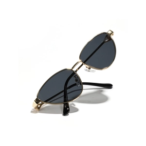 Lunettes de soleil œil de chat chic avec monture dorée et verres gris foncé