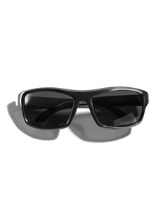 Futuristische Y2K-Sport-Sonnenbrille in Schwarz mit CE-Prüfzeichen auf weißem Hintergrund