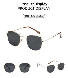 Trois vues de lunettes de soleil rétro en métal doré avec verres gris foncé tendance