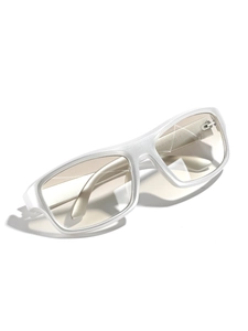 Y2K futuristische rechteckige Sonnenbrille mit perlweißen Rahmen und braunen Gläsern