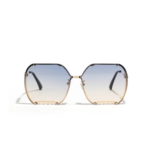 Occhiali da sole punk oversize quadrati con lenti sfumate e dettagli con borchie e catena