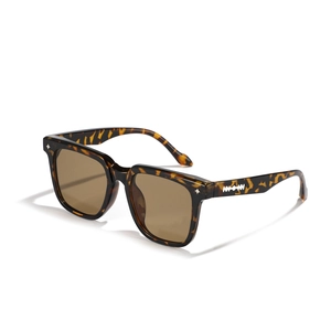 Retro square tortoiseshell sunglasses with star rivets and stylish white blade temple detail