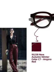 Vue détaillée et style de vie des lunettes de soleil rondes Ankora Red pour femmes