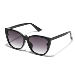 Chic black cat eye sunglasses with wavy cut frames and purple gradient lenses