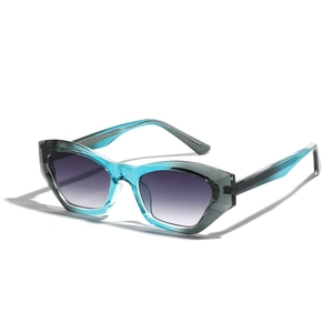 Occhiali da sole cat-eye con montatura sfumata blu-grigio e lenti sfumate viola