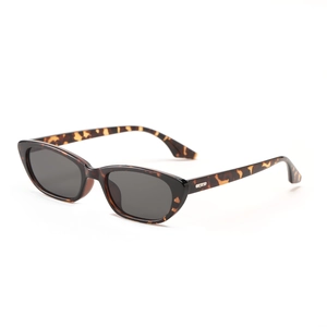 Retro cat-eye tortoiseshell sunglasses with square frames and dark grey protective lenses