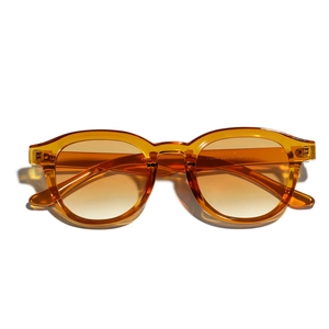 Lunettes de soleil rondes ambre translucide avec verres dégradés et monture rétro